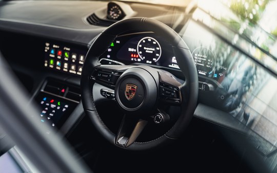 5 Things We Love About Porsche Taycan’s Interior 